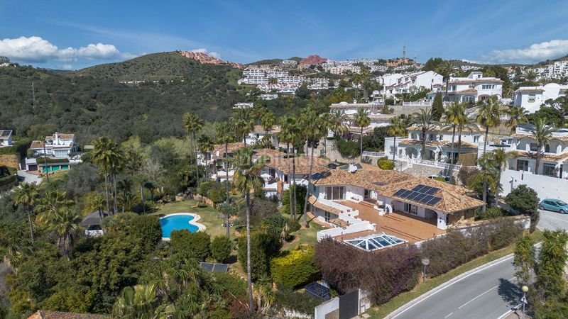 Foto 01f9266d-1fbf-45e2-95fc-eac1f83773f2. Chalet en Calahonda Mijas