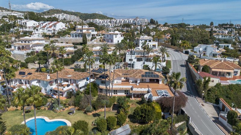 Foto 7403a8ab-52c9-4dc6-a071-ba0e9ec806f3. Chalet en Calahonda Mijas