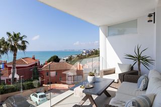 Apartamento en Zona Centro Comercial Torrequebrada