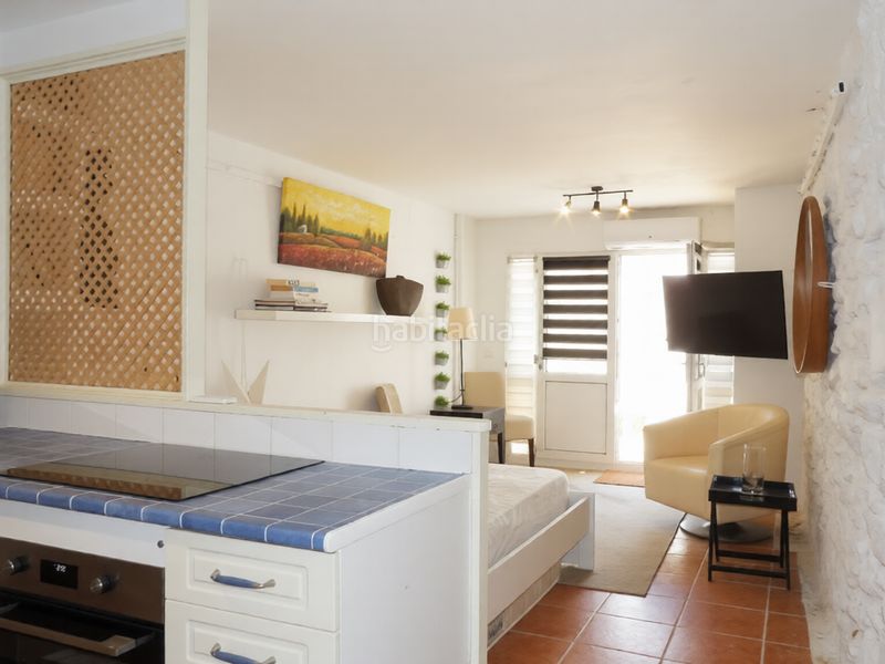 Foto d79ced50-e7e1-4986-94ea-65f7ce5db5e5. Casa adossada a Guaro