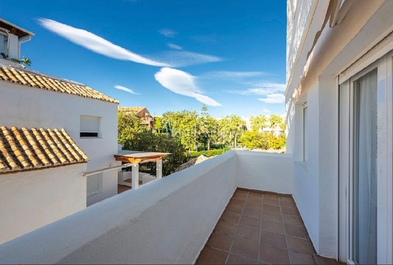 Foto cf4de480-f48b-4e4d-886b-51f95f0810bc. Apartamento en bahía de Marbella Marbella