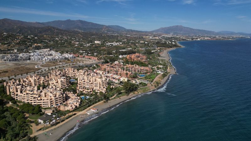 Foto 10caaba2-4c10-4a17-8029-43e65915e02a. Rent penthouse in Zona de Punta Plata Estepona