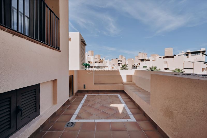 Foto b1e88438-af99-4ac2-8805-3250b72b2933. Rent penthouse in Zona de Punta Plata Estepona