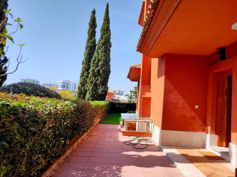 Foto 26c0aae2-49b8-4b81-9254-dd4d7b1cf4f0. Miete reihenhaus in bahía de Marbella Marbella