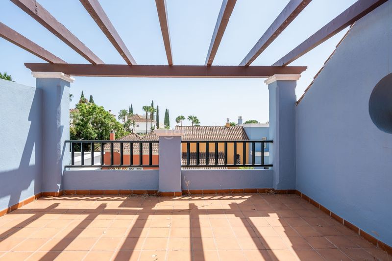Foto 54658e39-9164-4733-9922-1e73c2680444. Casa a schiera in Los Naranjos Marbella