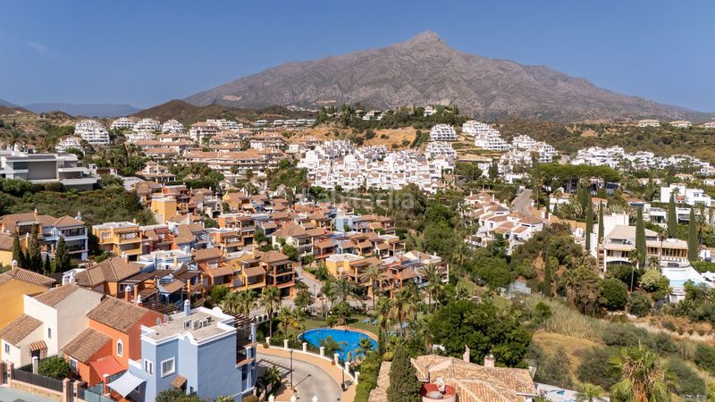 Foto a1e011d5-1bbe-4b2f-98ca-6902e14b00e1. Casa a schiera in Los Naranjos Marbella