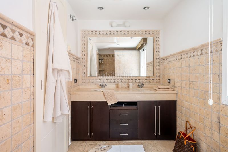 Foto b65d9041-0d8c-4b69-a081-3a6f1f6467e5. Casa a schiera in Los Naranjos Marbella