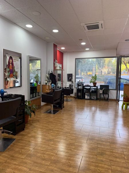 Foto b9b900bb-6b39-4ea3-b5b8-e6ac3dbe5799. Location local commercial dans Los Ríos Mijas