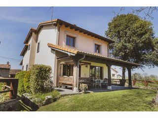 Casa  Calle villahormes. Se vende gran unifamiliar vv  muy cerca de playas y camino de sa