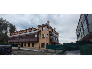 Rent Penthouse  Camino del depósito. Se vende atico con garaje y trastero en la villa de llanes