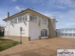 Chalet in Castellanos de Villiquera. Castellanos de villiquerachalet