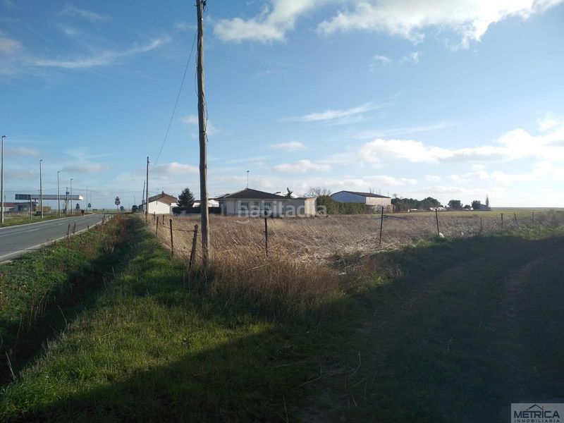 Foto f208312e-fda8-4fa5-aaa3-65faf2efcf25. Terreny residencial a Campo de Peñaranda (El)