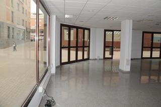 Lloguer Local Comercial  Paseo maestra encarnación santana. Se alquila estupendo local muy luminoso en arnao, telde