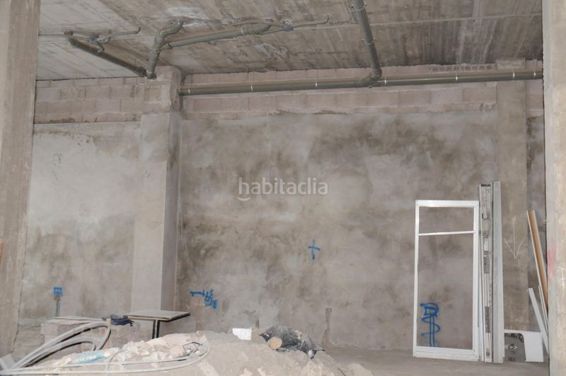 Foto c7896c27-3059-4ad2-a075-a96f63b5bdb1. Alquiler local comercial se alquila amplio local comercial en arnao, en Telde