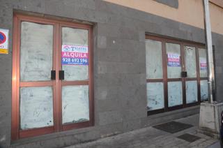 Local Comercial  Calle del licenciado gilberto monzn mayor. Se vende amplio local comercial en arnao, telde