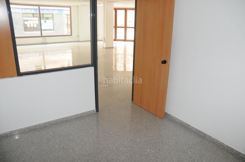 Foto 9fe60e1f-b0fb-448f-934f-4084e2377603. Location local commercial dans San Juan Telde