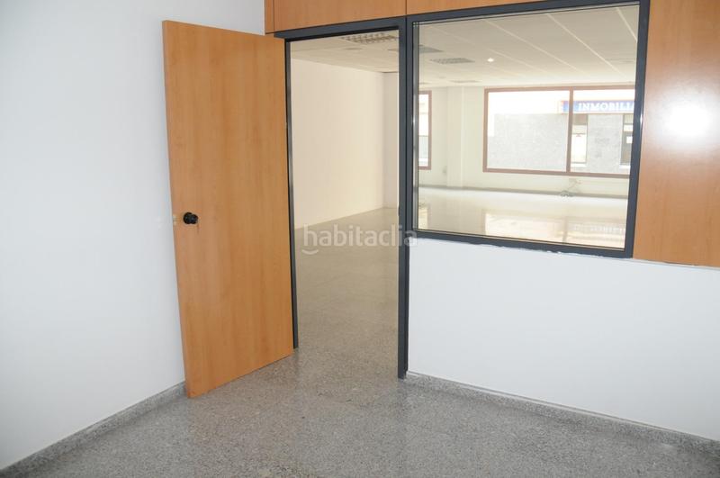 Foto ef5fb9f6-971a-4325-a602-47926d4c52f6. Location local commercial dans San Juan Telde