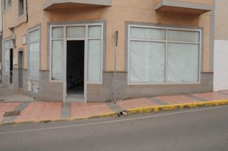 Location Local commercial à Callejón del Castillo - El Calero - Las Huesas. Se alquila amplio local comercial en el calero bajo, telde