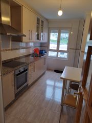 Lloguer Pis en Avenida �lvaro cunqueiro 31. Piso tres habitaciones. solo alquiler de septiembre a junio