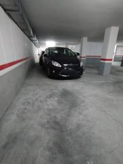 Aparcament cotxe a Rúa antón vilar ponte 1. Plaza de garaje en el centro de foz