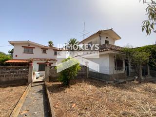 Terreny residencial  Eduardo westerdahl. Solar de 2876 m2 con varias construcciones en la laguna