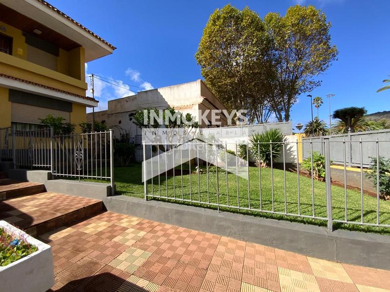 Foto f8e1db94-b075-4068-983c-45eab5894055. Maison avec parking dans La Laguna San Cristóbal de La Laguna