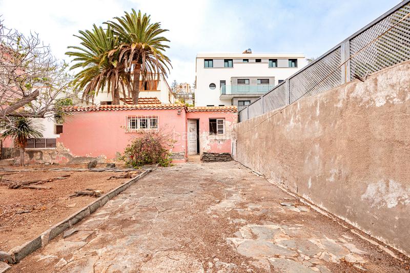 Foto 320fc39f-d4fc-4181-95e0-84cc216c6d44. Chalet con parcheggio in Ciudad Jardín Palmas de Gran Canaria (Las)