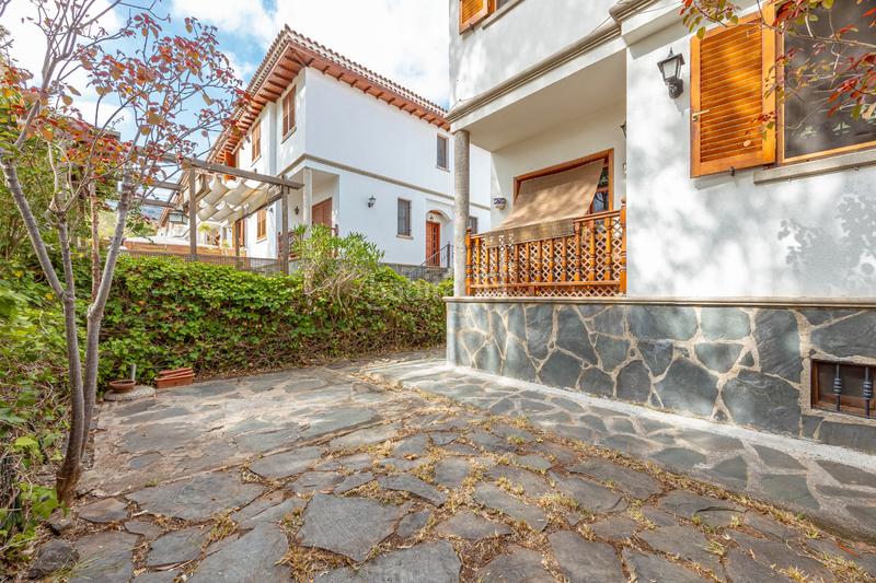 Foto e82787ee-b239-4cde-baf4-0da60f73d8c2. Casa aparellada a urbanización complejo residencial masapeses 4b a Arucas