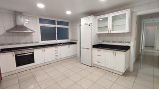 Lloguer Pis  Avenida rafael cabrera. Se alquila amplia y luminosa vivienda de 4 dormitorios y 2 baños