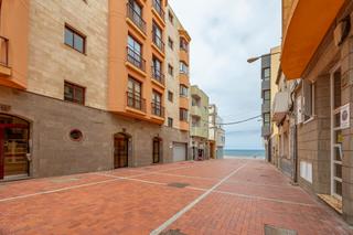 Rez-de-chaussée à Calle california 10. Acogedora vivienda a un paso de las canteras con garaje y patio