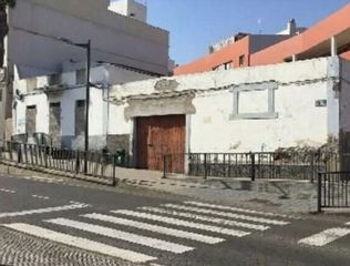 Wohngrundstück in Juan XXIII. Casa terrera, con solar. en esquina de 365 m. ubicado estratégic