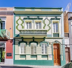 Local Comercial a Vegueta. Se vende este inmueble a pie de calle, con distintas opciones de