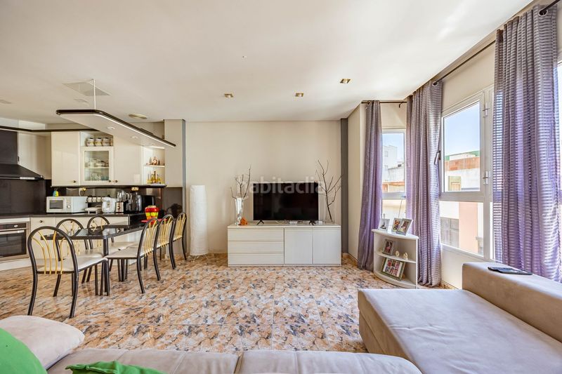 Foto 10e19c4b-5f95-407d-82a0-34e066b81260. Edificio  completo en venta en el centro , en las palmas de 525 m. listo para entrar. en Telde
