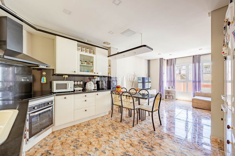 Foto 7b784320-de0a-4546-b051-cf12d483c05f. Edificio  completo en venta en el centro , en las palmas de 525 m. listo para entrar. en Telde