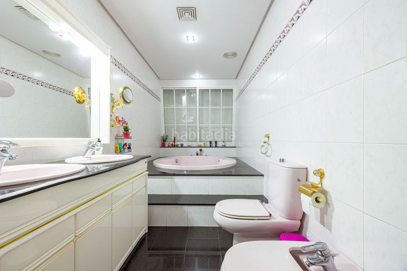 Foto b67dcdf3-c764-4b70-b49b-bbd34b33ca0e. Edificio  completo en venta en el centro , en las palmas de 525 m. listo para entrar. en Telde