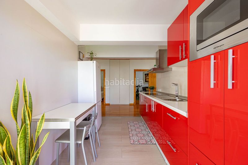 Foto da871620-8d3c-4cdf-b853-8b336ecb679d. Edificio  completo en venta en el centro , en las palmas de 525 m. listo para entrar. en Telde