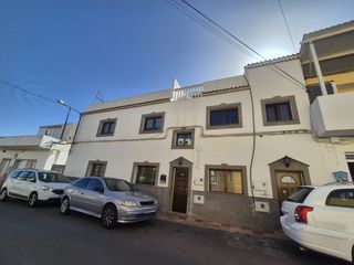 House  C. pepito rosa. Casa independiente con 4 dormitorios, terraza y patio en era de
