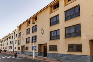 Pis a López botas 20. Oportunidad única en el calero, telde!