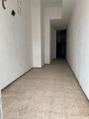 Locale commerciale in Calle padre anchieta 19. Local diáfano cerca de la noria y del mercado.