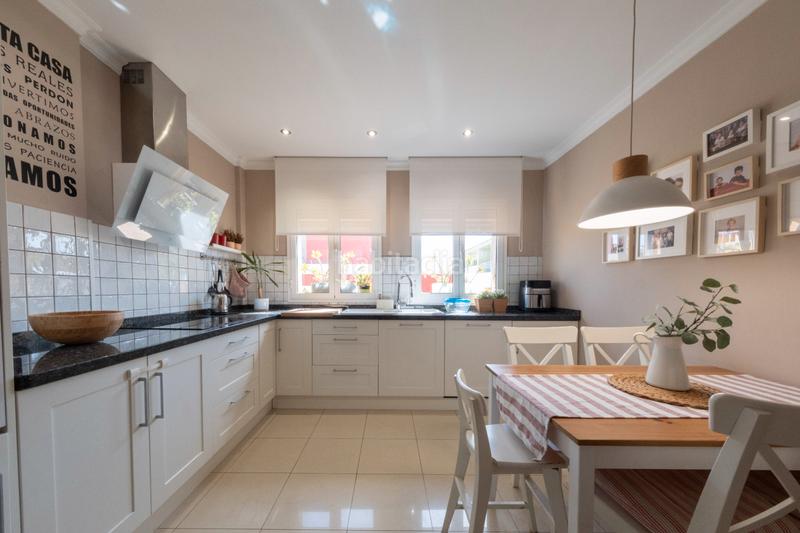 Foto 065c6f13-8ddd-476f-b20a-219c1314e87c. Casa pareada en calle via lactea 23 en Playa del Hombre - Taliarte - Salinetas Telde