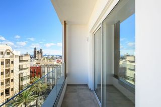 Rent Flat in Avenida primero de mayo 30