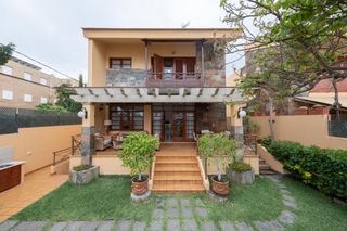 Casa aparellada a Calle Pío XII 39