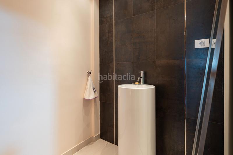 Foto 09bc37f8-a626-4bb1-8a11-2726a13a3467. Casa pareada en calle general palafox transv 1 en Arucas