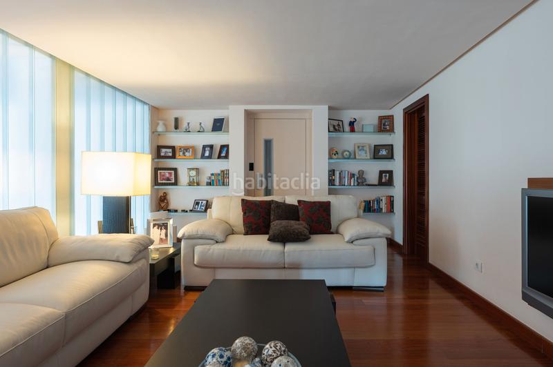 Foto 45868f99-4e87-420d-95f1-31430d5f9bc2. Casa pareada en calle general palafox transv 1 en Arucas