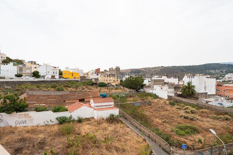 Foto d6d89cf6-6b6b-4cbf-8f51-c3e5d5aabeaa. Casa pareada en calle general palafox transv 1 en Arucas