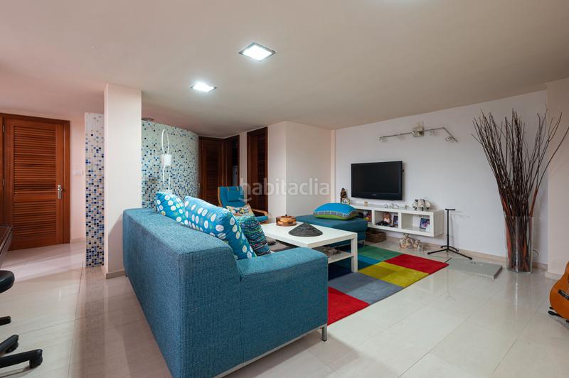 Foto ef9c3756-c4fc-4656-adbd-9c6030ef5438. Casa pareada en calle general palafox transv 1 en Arucas
