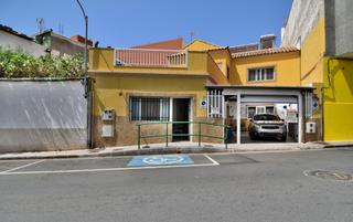 Chalet  Calle padre manjon. Vivienda unifamiliar en sardina