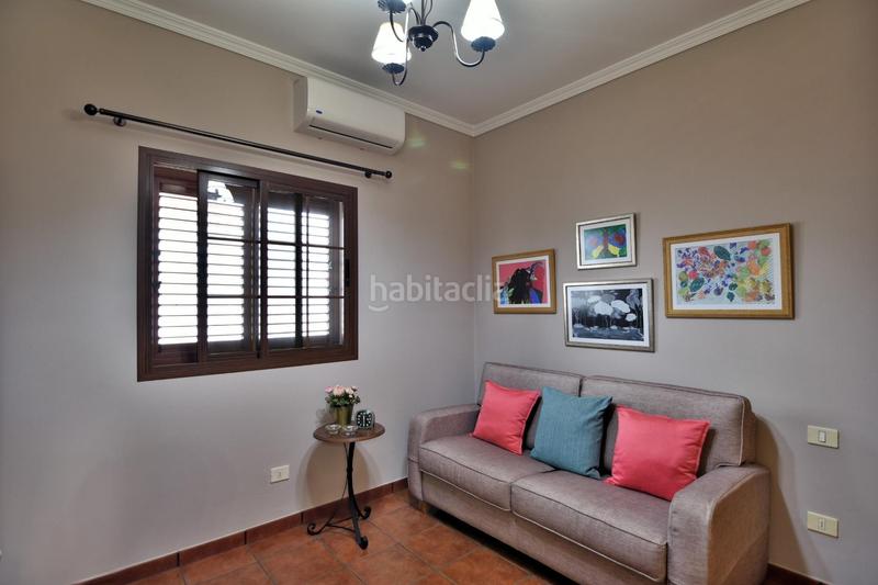 Foto 0b9d157d-ee2a-4fcf-8ab9-0b9491c9ba6d. Chalet con parcheggio in Vecindario - El Doctoral - Cruce de Sardina Santa Lucía de Tirajana