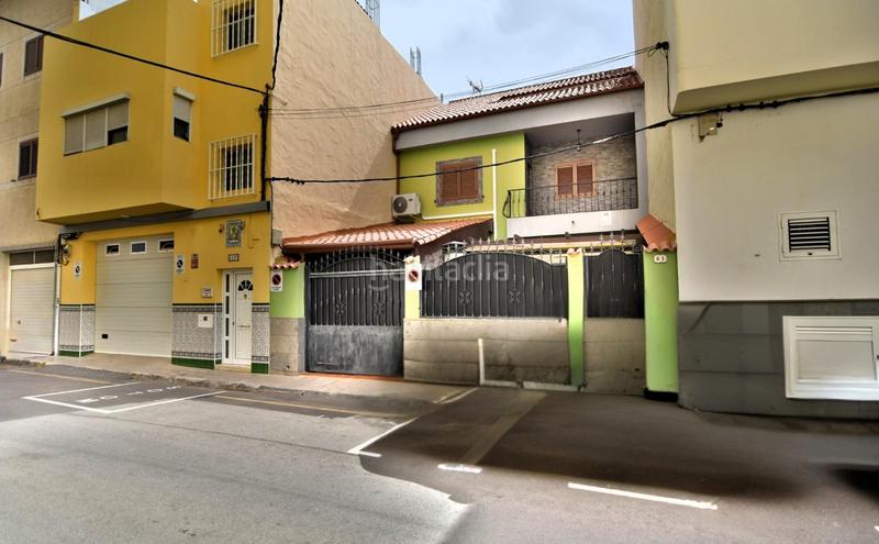 Foto 8c79479f-ac55-4b37-9dd3-f87798324a82. Chalet con parcheggio in Vecindario - El Doctoral - Cruce de Sardina Santa Lucía de Tirajana