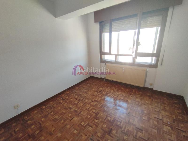 Foto cf83edde-6d57-43b4-b94d-45f52cdb7f6e. Etagenwohnung mit heizung in Los Vadillos - R. Sanitaria - Pozanos Burgos